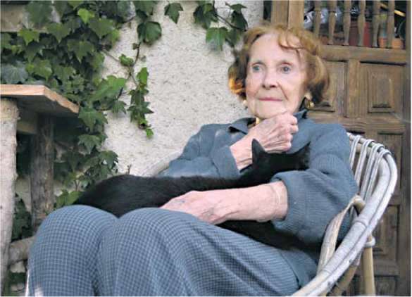 В свои 95 лет Ларисса Андерсен по-прежнему полна жизни и света. И так напоминает себя молодую