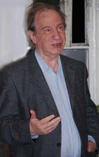 Выступает поэт Константин Кедров