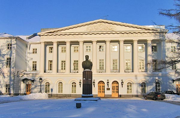 Культурный центр Российской армии на Суворовской площади