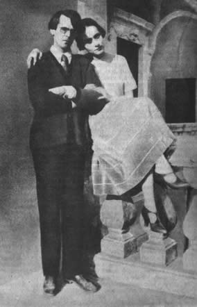 Биография Нины Берберовой в Wikipedia. Совместное фото с В.Ходасевичем, первым её мужем.