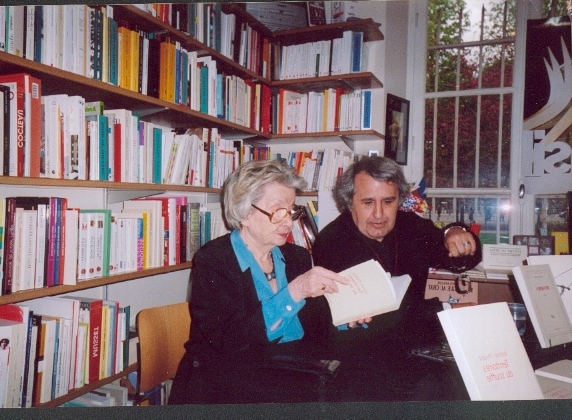 Andrée Chedid et Lionel Caro au théâtre du rond point des Champs Élysées en avril 2005.